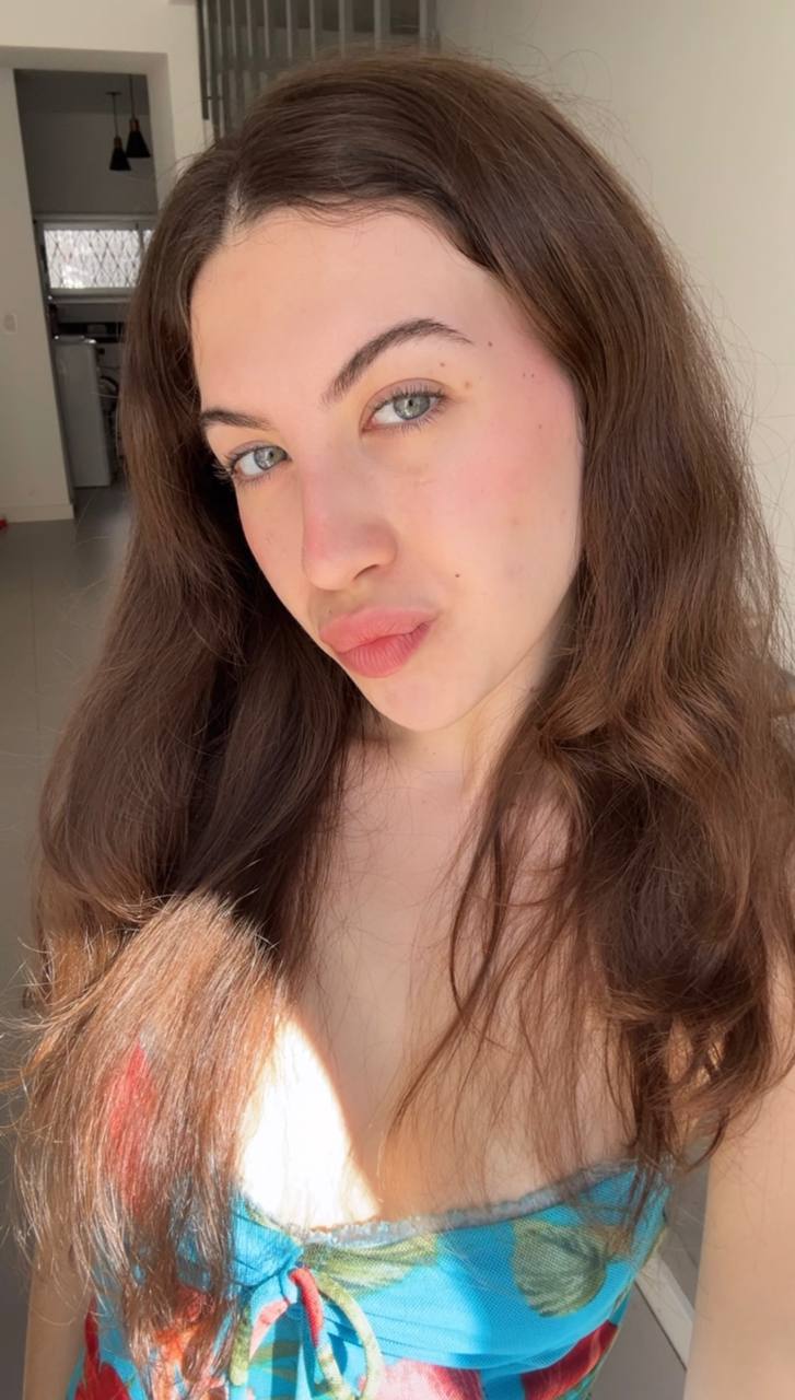 Nude girl Amber in Xuchang