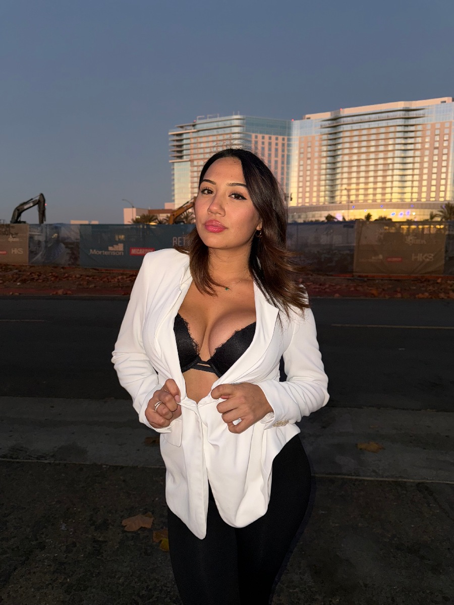 Take a pause and enjoy Ali Cruz — streaming from Xuchang